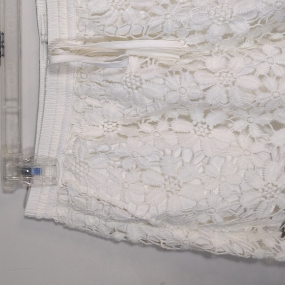 NWT Abercrombie and Fitch floral white shorts size large - Picture 3 of 15